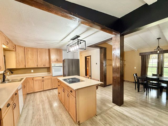 2383 Blue Pool Way, Chiloquin, OR 97624