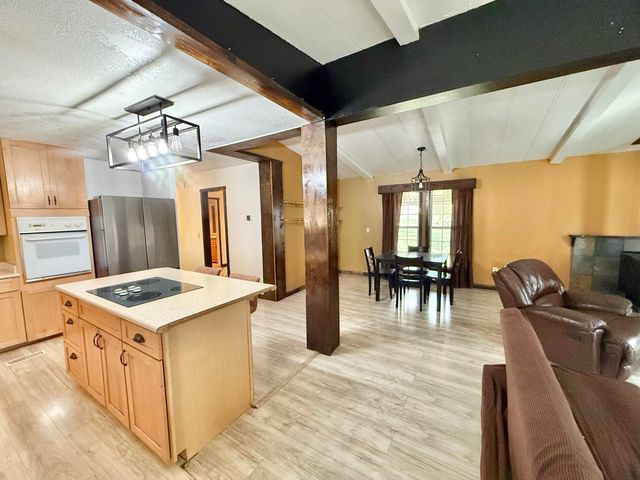 2383 Blue Pool Way, Chiloquin, OR 97624