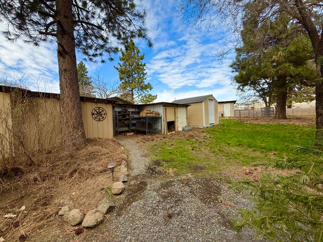 2383 Blue Pool Way, Chiloquin, OR 97624