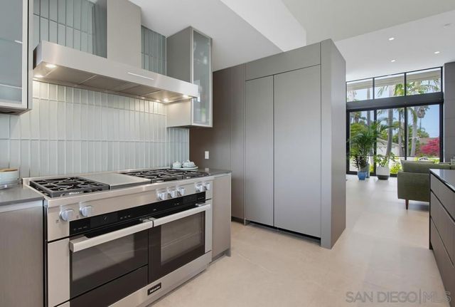 5065 67 Los Robles Dr., Carlsbad, CA 92008