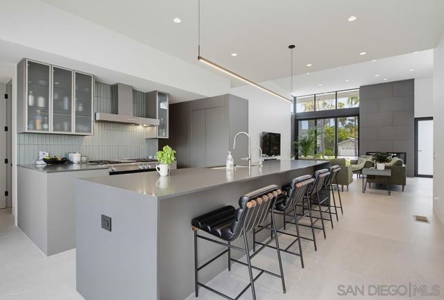 5065 67 Los Robles Dr., Carlsbad, CA 92008