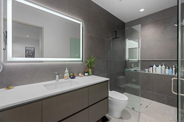 5065 67 Los Robles Dr., Carlsbad, CA 92008