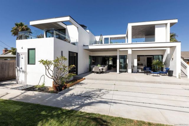 5065 67 Los Robles Dr., Carlsbad, CA 92008