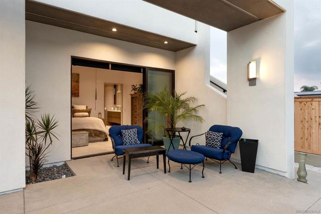 5065 67 Los Robles Dr., Carlsbad, CA 92008