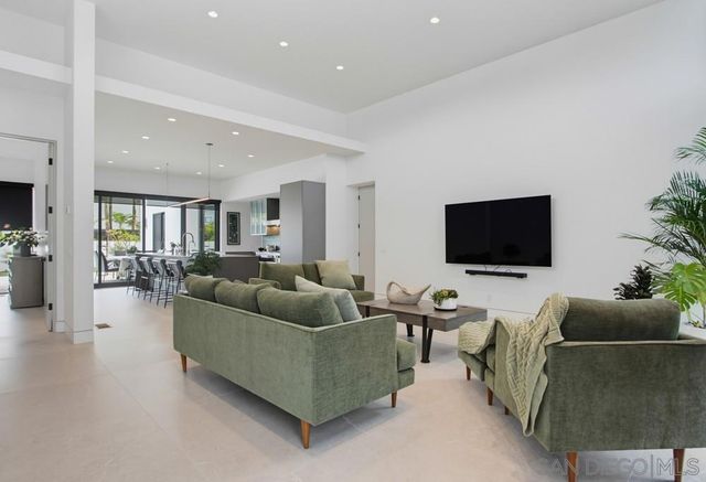 5065 67 Los Robles Dr., Carlsbad, CA 92008
