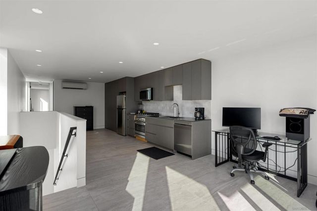 5065 67 Los Robles Dr., Carlsbad, CA 92008