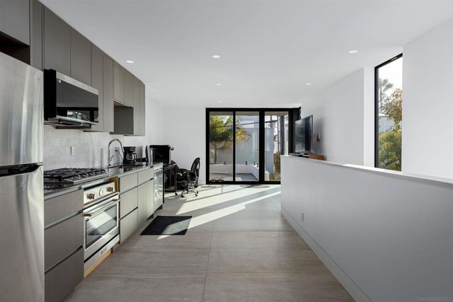5065 67 Los Robles Dr., Carlsbad, CA 92008