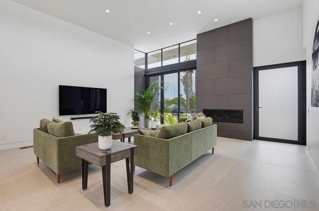 5065 67 Los Robles Dr., Carlsbad, CA 92008