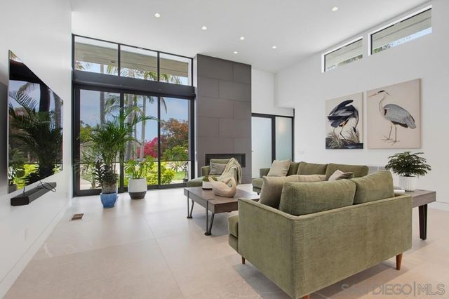 5065 67 Los Robles Dr., Carlsbad, CA 92008
