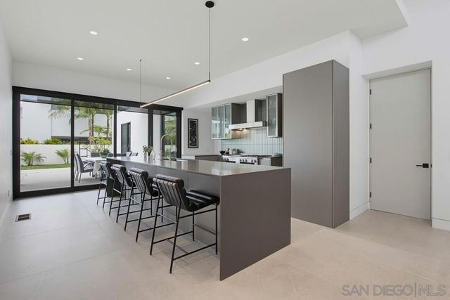 5065 67 Los Robles Dr., Carlsbad, CA 92008