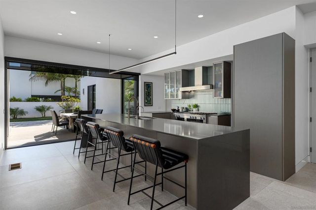 5065 67 Los Robles Dr., Carlsbad, CA 92008