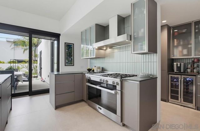 5065 67 Los Robles Dr., Carlsbad, CA 92008