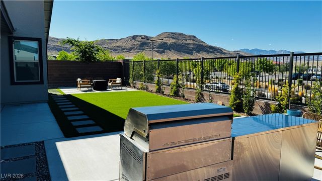 9836 Starlight Ridge Avenue, Las Vegas, NV 89148