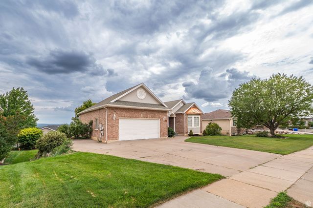 869 E 3350 N, North Ogden, UT 84414
