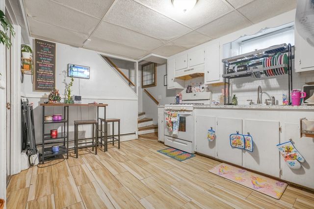 39 Highland St, Pawtucket, RI 02860