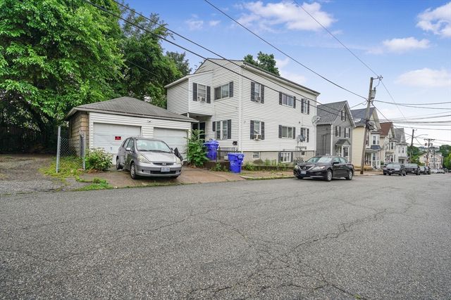 39 Highland St, Pawtucket, RI 02860