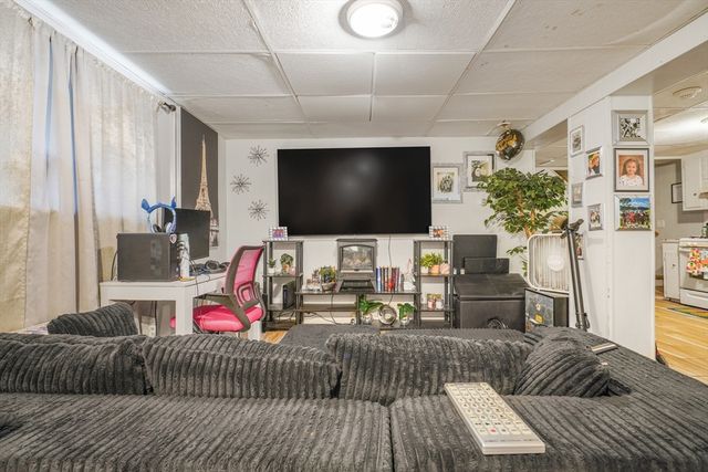 39 Highland St, Pawtucket, RI 02860