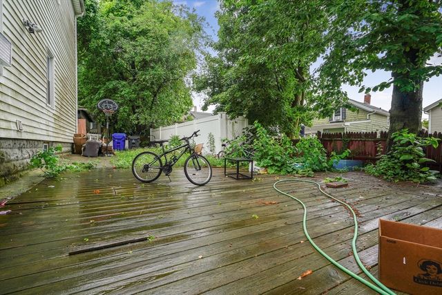 39 Highland St, Pawtucket, RI 02860