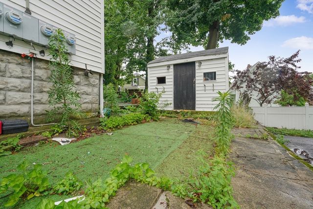 39 Highland St, Pawtucket, RI 02860