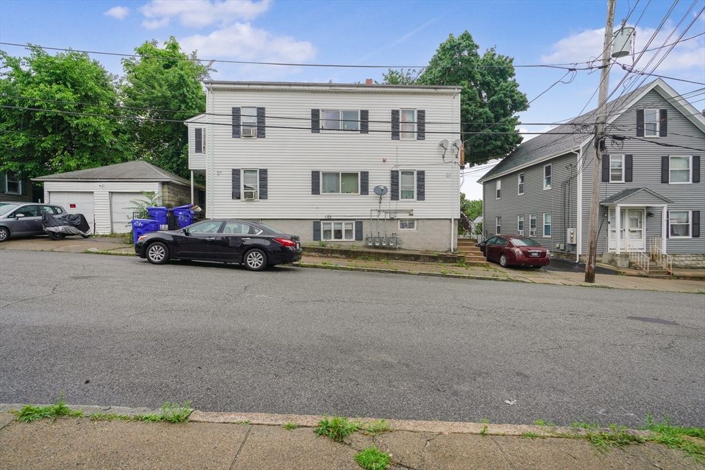 39 Highland St, Pawtucket, RI 02860
