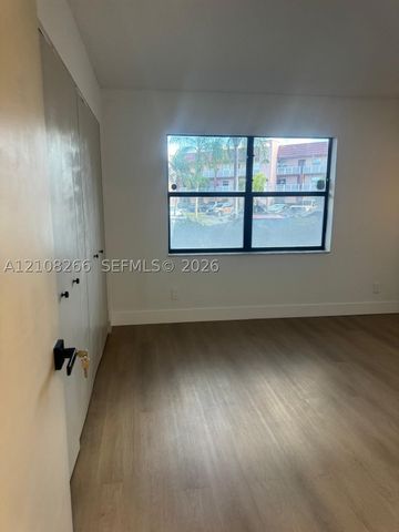 9721 Sunrise Lakes Blvd 108, Sunrise, FL 33322