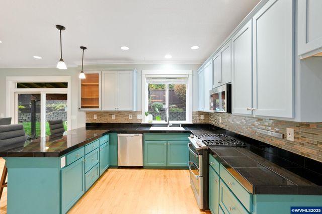 1321 Chapman Hill Dr NW, Salem, OR 97304