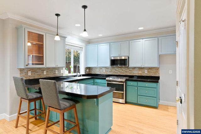 1321 Chapman Hill Dr NW, Salem, OR 97304