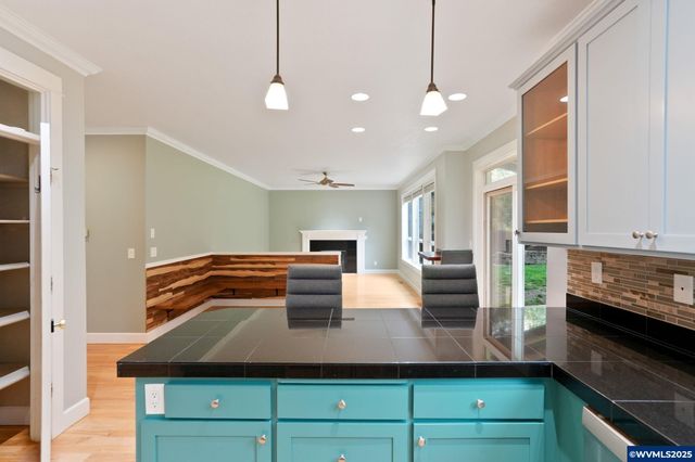 1321 Chapman Hill Dr NW, Salem, OR 97304