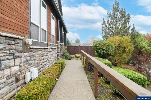 1321 Chapman Hill Dr NW, Salem, OR 97304