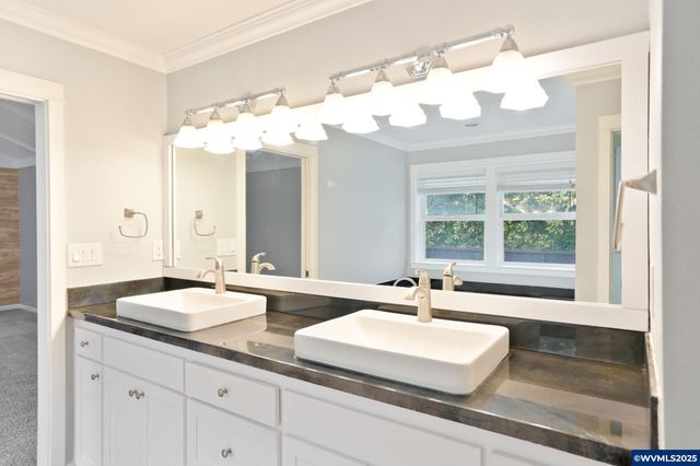 1321 Chapman Hill Dr NW, Salem, OR 97304