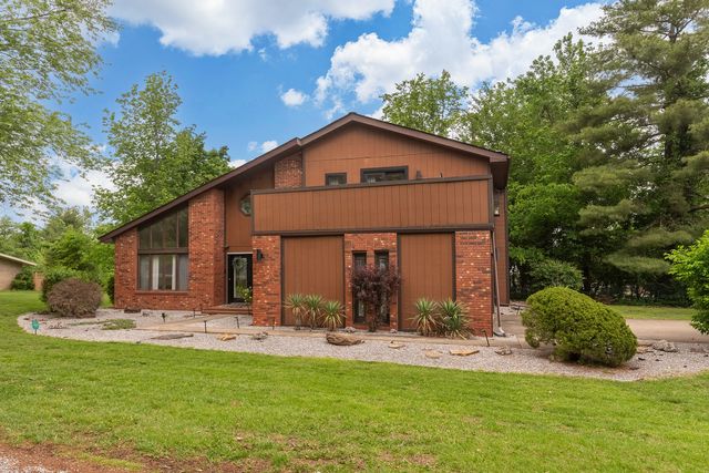 183 Heritage Road, Carbondale, IL 62903