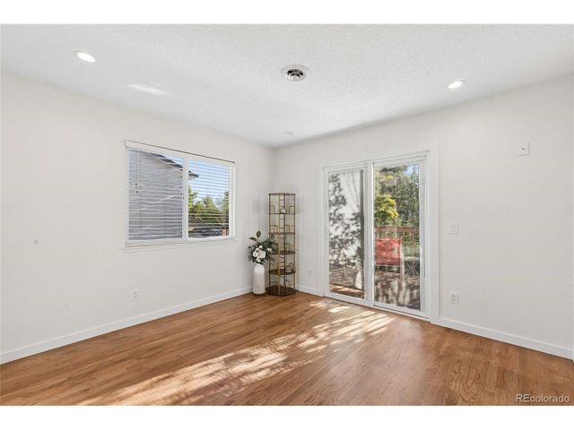 993 S Oakland Ct, Aurora, CO 80012
