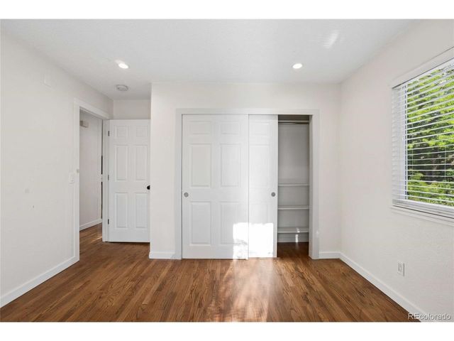 993 S Oakland Ct, Aurora, CO 80012