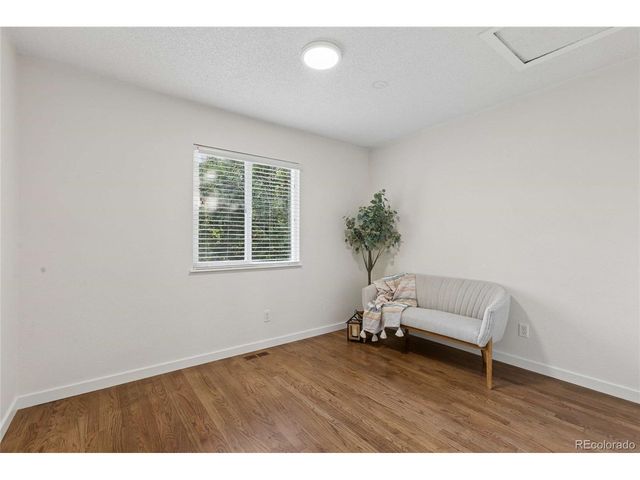 993 S Oakland Ct, Aurora, CO 80012