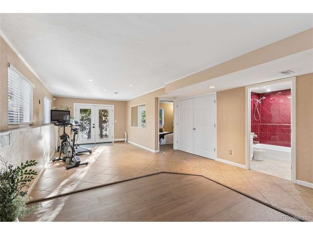 993 S Oakland Ct, Aurora, CO 80012