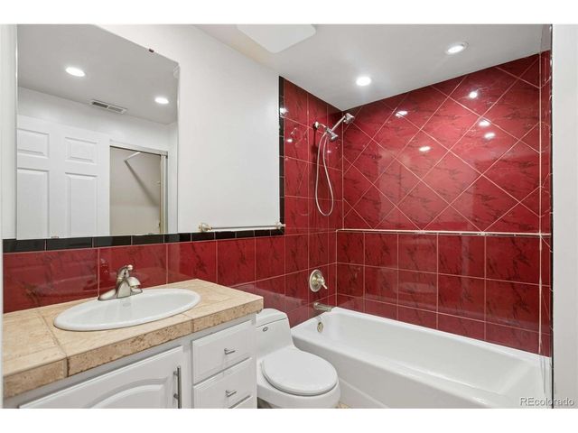 993 S Oakland Ct, Aurora, CO 80012