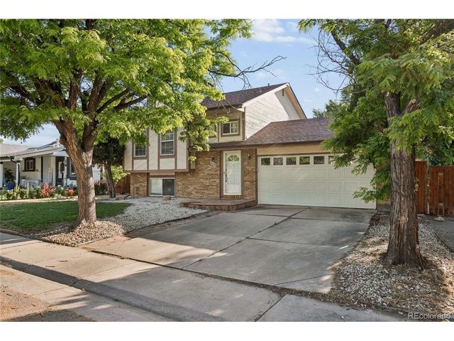 993 S Oakland Ct, Aurora, CO 80012