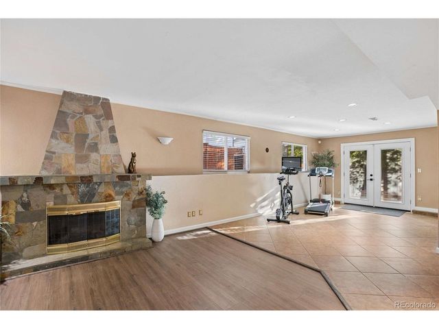 993 S Oakland Ct, Aurora, CO 80012