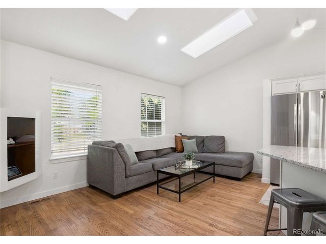 993 S Oakland Ct, Aurora, CO 80012