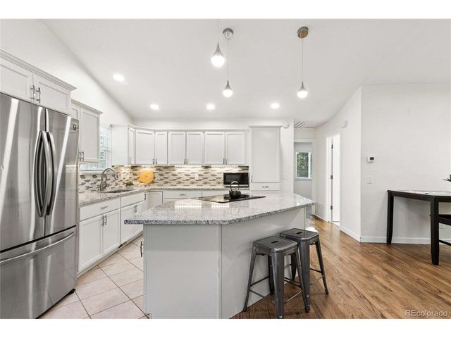 993 S Oakland Ct, Aurora, CO 80012