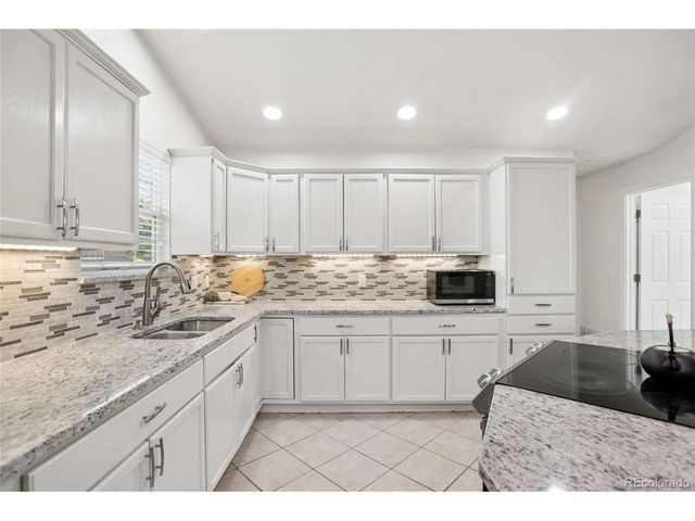 993 S Oakland Ct, Aurora, CO 80012