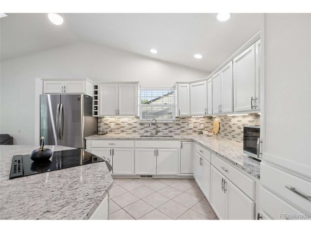 993 S Oakland Ct, Aurora, CO 80012
