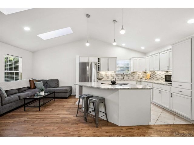 993 S Oakland Ct, Aurora, CO 80012