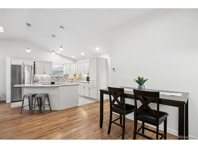 993 S Oakland Ct, Aurora, CO 80012