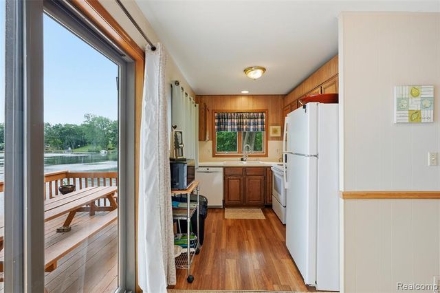 11044 Grand River Avenue, Brighton, MI 48116