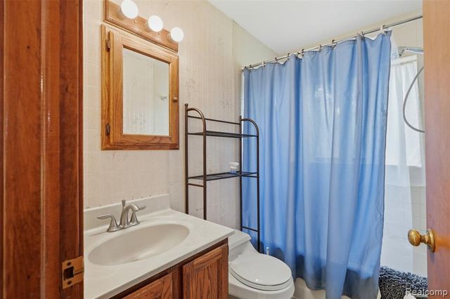11044 Grand River Avenue, Brighton, MI 48116