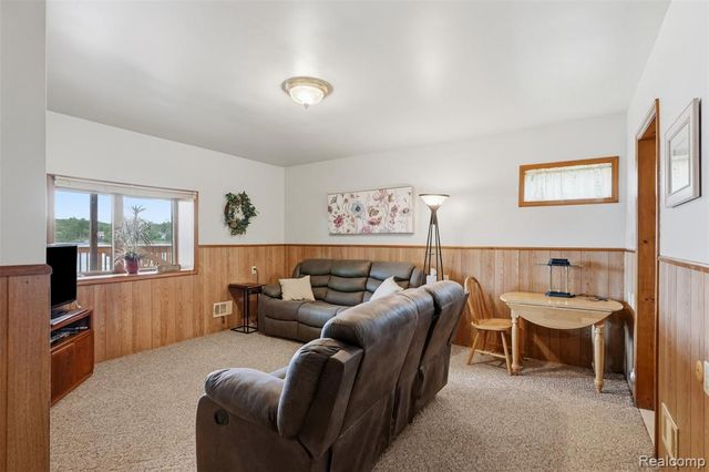 11044 Grand River Avenue, Brighton, MI 48116