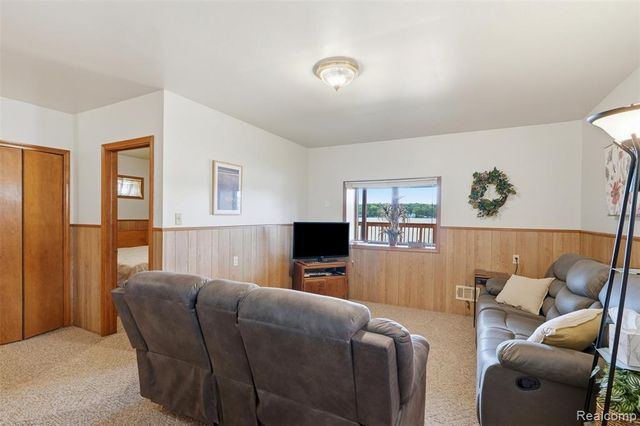 11044 Grand River Avenue, Brighton, MI 48116