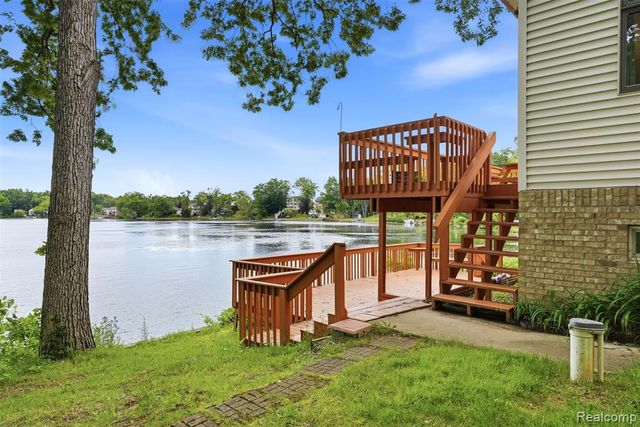 11044 Grand River Avenue, Brighton, MI 48116