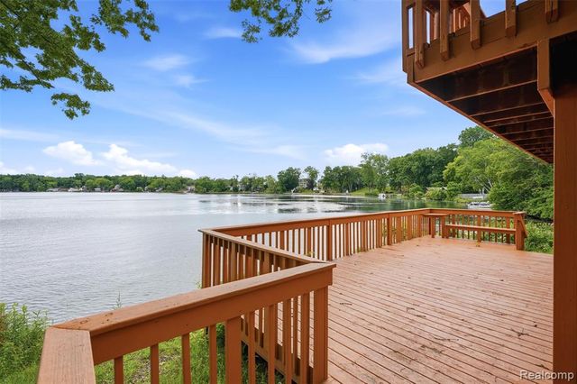 11044 Grand River Avenue, Brighton, MI 48116